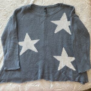 Elan Gray Sweater with White Star Design